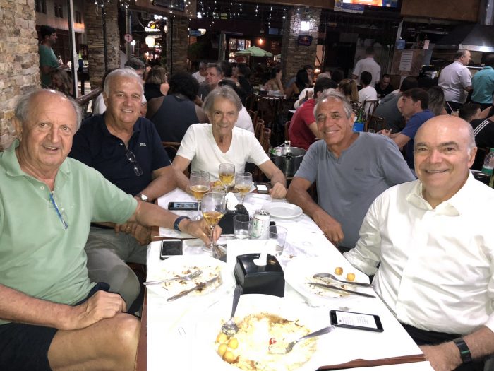 Ronaldo Granato Matta, José Maria Machado Veiga, Gibson de Souza Leite, Ronaldo Lamha e Marcus Moreira, durante jantar na Estação Grill, celebrando a amizade de mais de 50 anos 