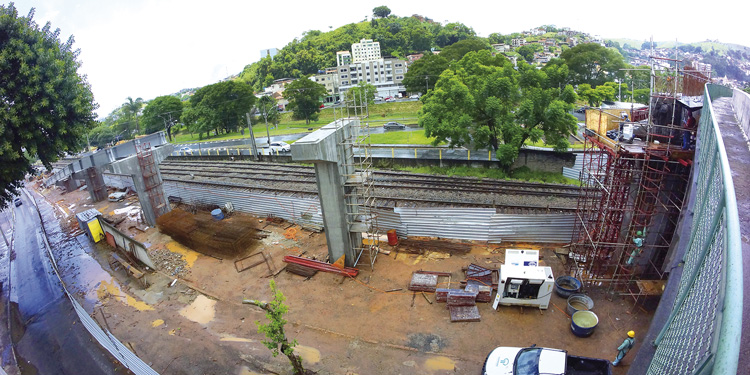 Vigas metálicas começam a ser instaladas em viaduto 1 alça1