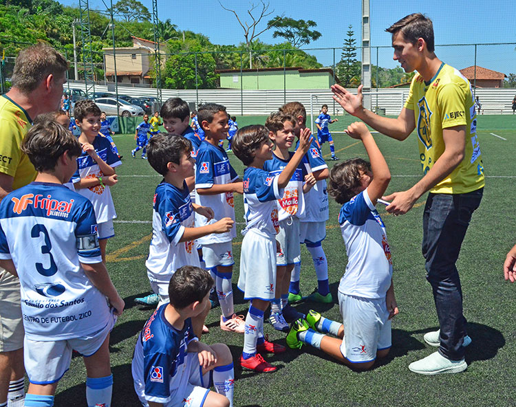 César visita JF, fala sobre formação de jogadores e relembra própria trajetória na base 1 cesar do flamengo by olavo