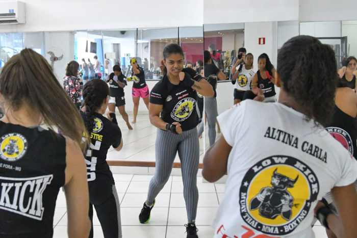 Altina Carla, treinadora grau preto, atleta e mãe, conta sua trajetória no muay thai 2 esp altina carla treinadora muay thai 3 marcelo