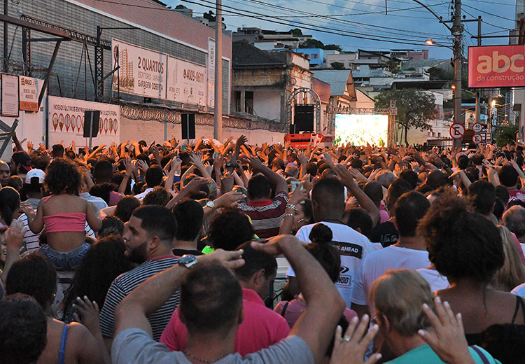 Última Missa do Impossível reúne multidão na Avenida Sete 2 missa do impossivel by marcelo