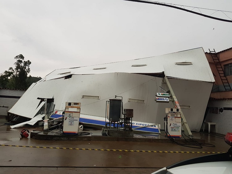 Chuva forte e granizo marcam o início do verão em Juiz de Fora 6 posto de combustivel cipotanea corpo de bombeiros