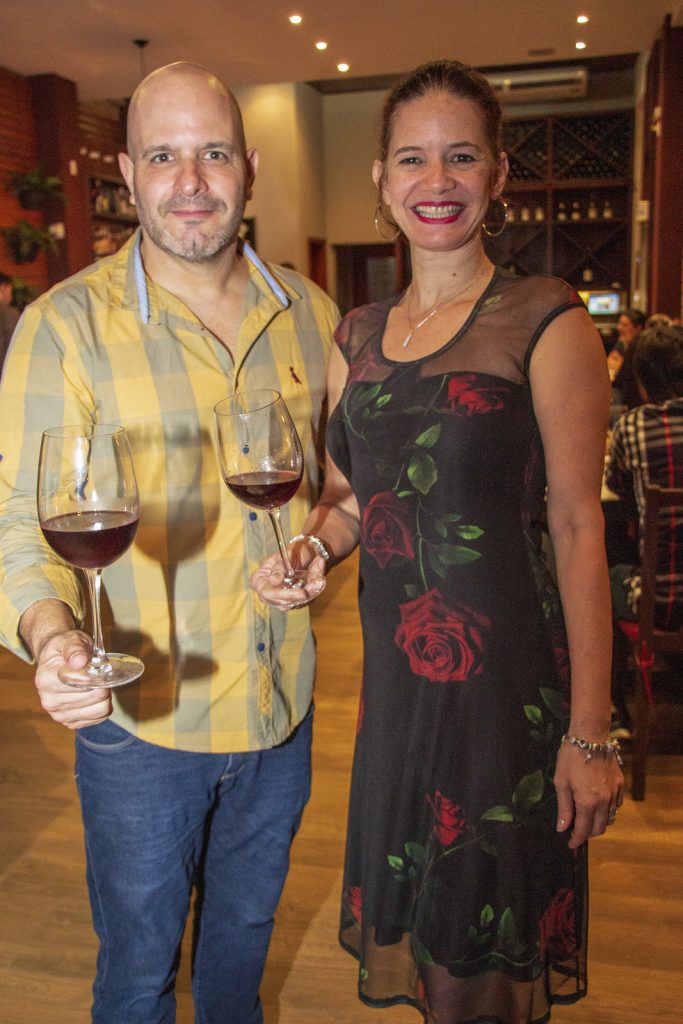Alexandre Miranda e a ‘sommelière’ Pollyana Gomes na Noite Argentina no Clube do Filet 3 0558 Alexandre e Pollyana Gomes
