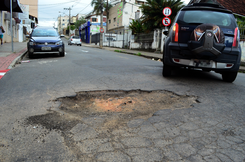 Buracos se agravaram nas ruas após chuvas do final do ano 2 14.01.2019 10.01