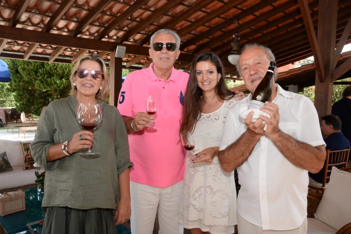 Isadora Mariano e Roberta Chang no almoço à base de carneiro, no Condomínio Reserva Marina 1 Beatriz e Humberto Campos com Letícia Falci e o francês Robert Comte, produtor de vinhos da Borgonha, em tarde de degustação no Parque Imperial