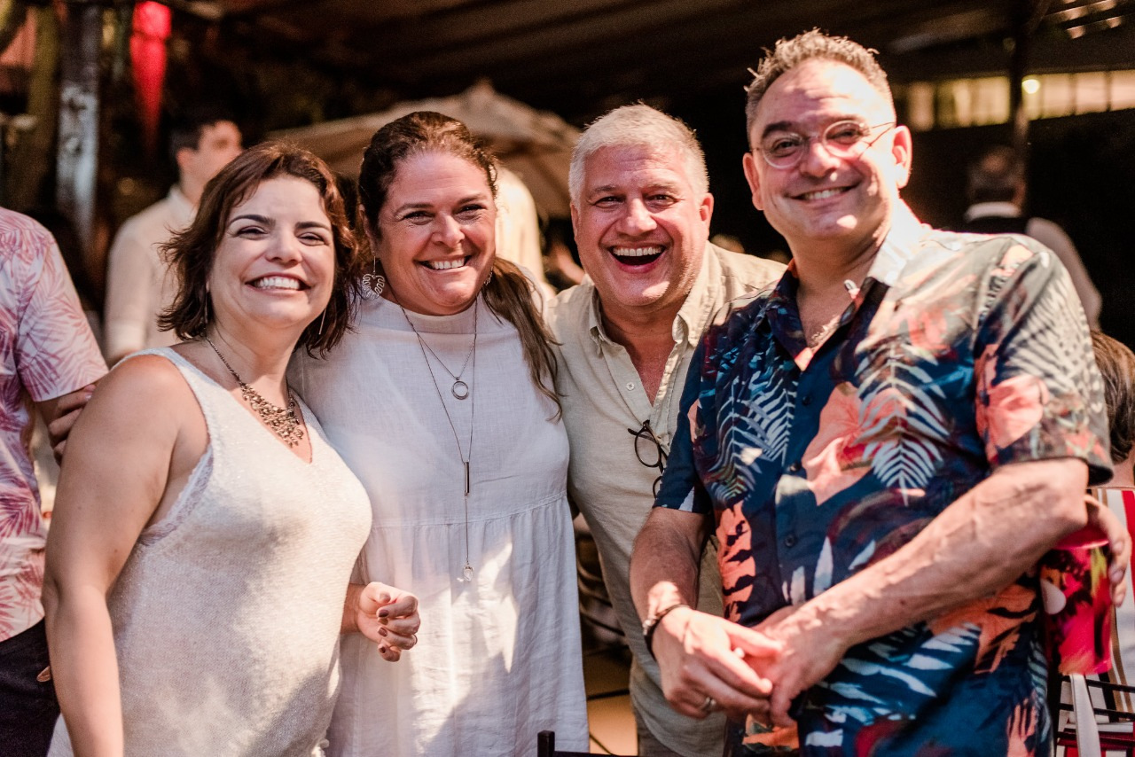 Priscilla Bastos Netto, Tiza Machado, Celinho Vidal e Emílio Aleixo em clima de festa 1 Priscilla Bastos Netto, Tiza Machado, Celinho Vidal e Emílio Aleixo em clima de festa Foto: Nathalia Pacheco