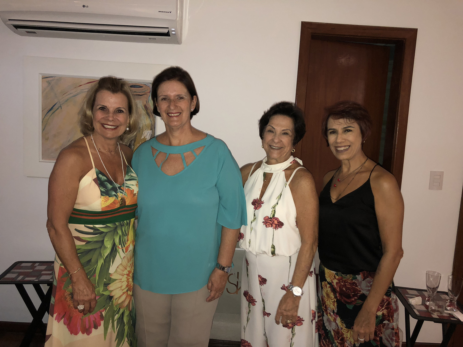 Vânia de Landa, Josete Veiga, Terezinha Barra e Stela Guerra em recente jantar
