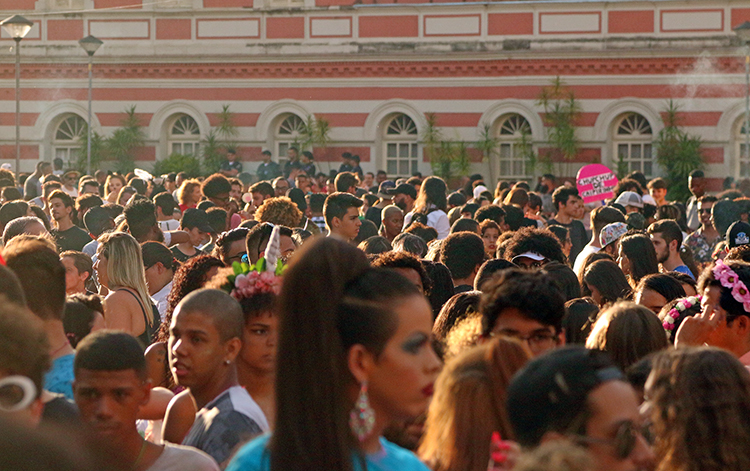 Sem verba municipal, blocos se reorganizam para desfilar 1 blocos