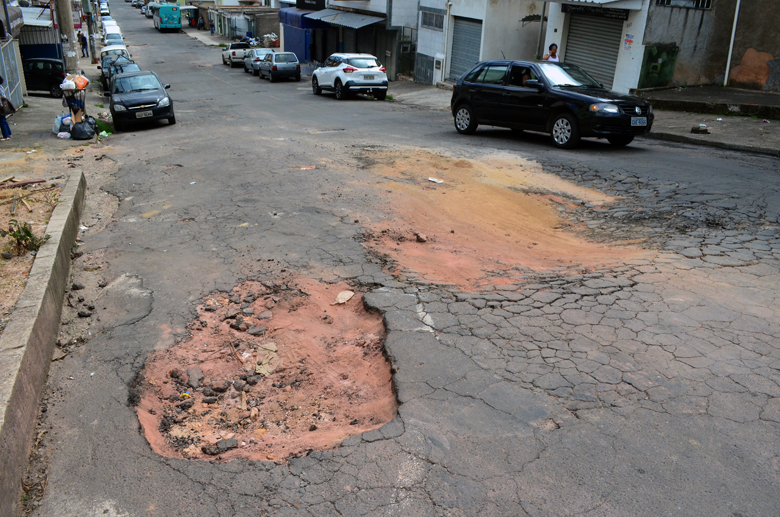 Buracos se agravaram nas ruas após chuvas do final do ano 4 buraco 3 olavo