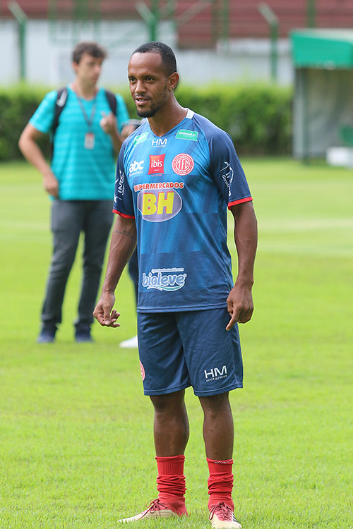 Surian testa Tupynambás com trinca de volantes 1 esp baeta leandro salino priamo