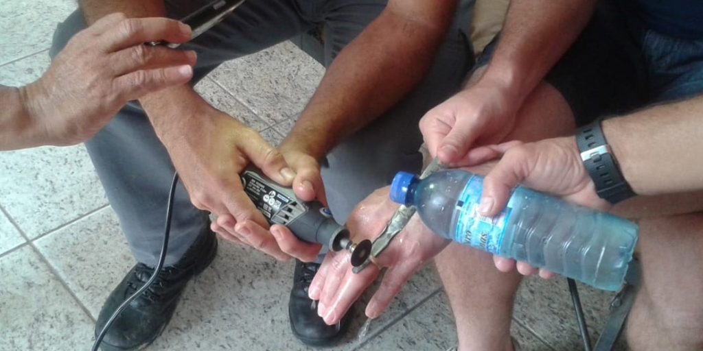 para capa dedo preso divulgação bombeiros