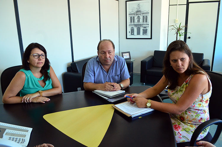 Prefeitura de JF esclarece sistema de contratação de professores 1 reuniao secretaria educacao