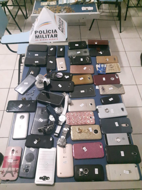 PM recupera mais de R$ 190 mil e 50 celulares roubados em assalto a ônibus 1 roubo ônibus divulgação PM1