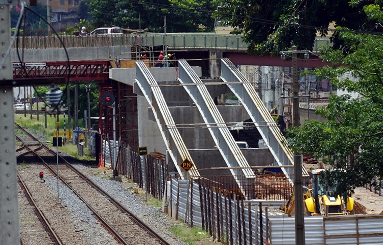 Vigas metálicas do Viaduto Augusto Franco são instaladas 1 viaduto