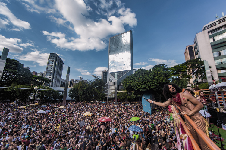 Sem planejar carnaval, JF deixa de faturar com turismo 1 Bloco É O Amô Carnaval 2018 © Flávio Charchar IMPRENSA 288