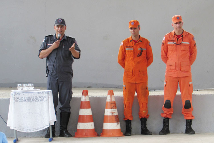 Alunos prestam homenagens a bombeiros de JF que atuaram em Brumadinho 1 Bombeiros Fernando Lobo