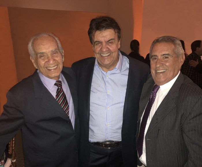 Antônio Carlos “Dudu” muito bem emoldurado por Cris Hubner e Patrícia Alvim 2 Antônio (Marabá) Arbex, Edinho Alvim e Eduardo Villela de Andrade em noite de festa no Marcellu's Aero