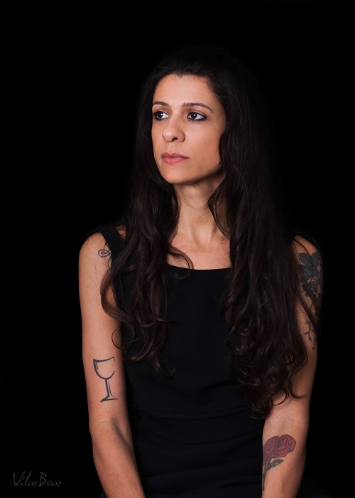 Maíra Vasconcelos: Uma poeta com as mãos em prumo 1 Maíra fotos 6 site