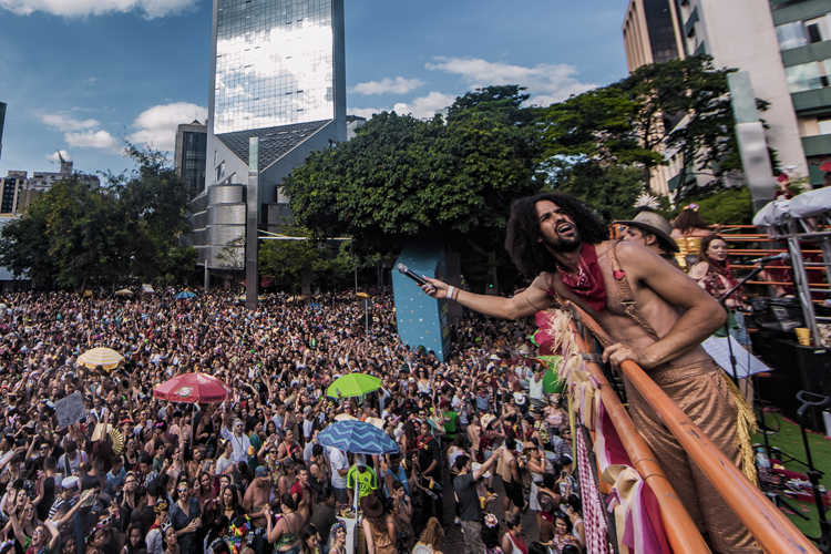 Sem planejar carnaval, JF deixa de faturar com turismo 5 PARA CAPA Bloco É O Amô Carnaval 2018 © Flávio Charchar IMPRENSA 288