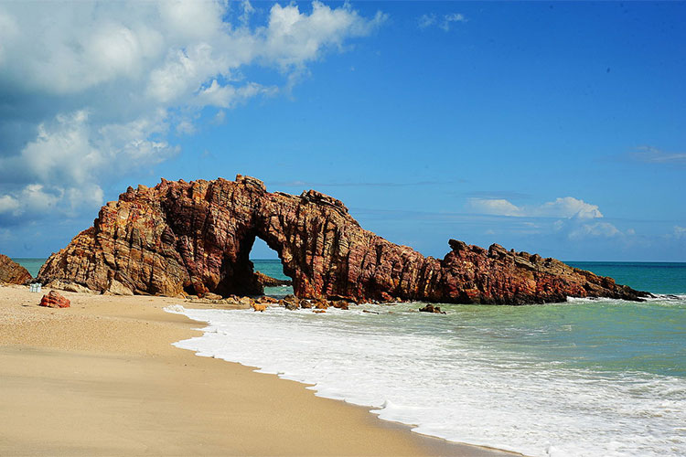 PEDRA FURADA