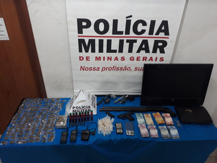 Jovem é preso com armas, munições e drogas 1 drogas divulgação PM
