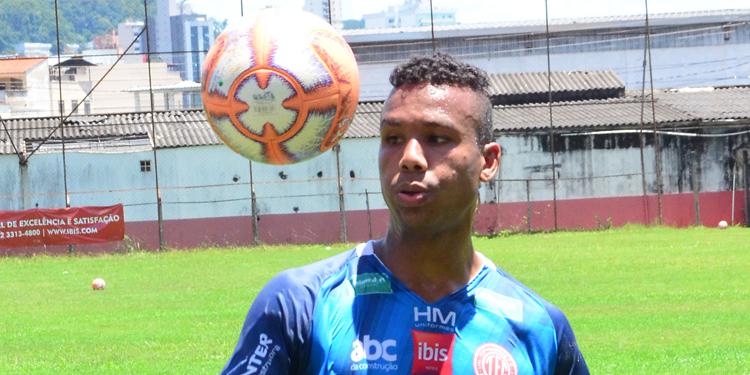 Felipe Surian fecha treino, e Núbio Flávio é testado no Baeta 2 esp Baeta Núbio Flávio foto Olavo destc1