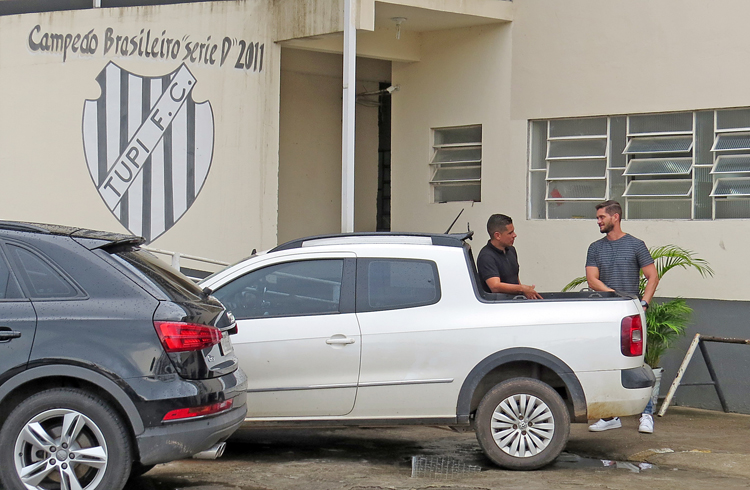 Tupi rescinde com 12, volta atrás com dois e fecha com André Luiz e Beto 1 esp Tupi 2 Beto e Jonas foto Bruno