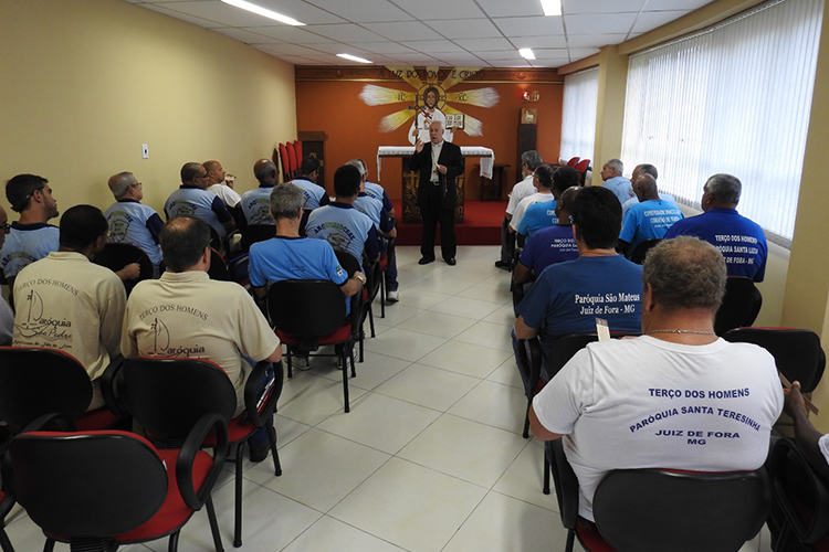 Integrantes do 'Terço dos Homens' de JF viajam para Aparecida 1 terço dos homens 2