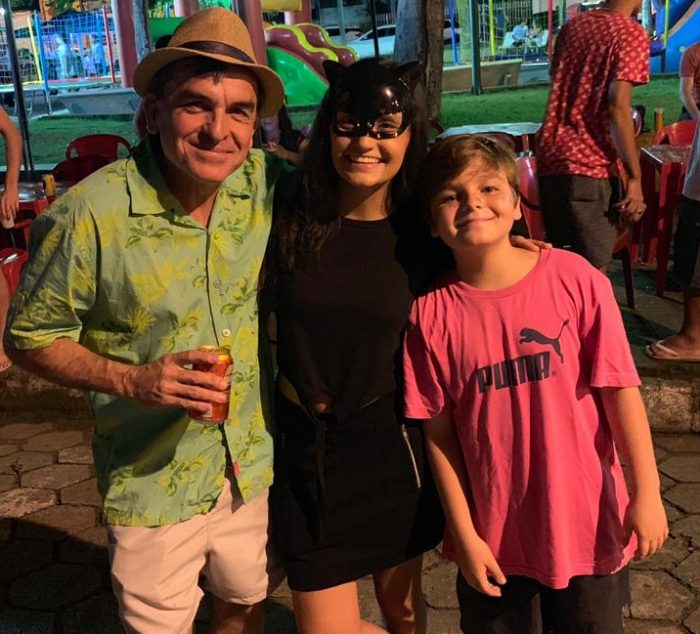 Ronaldo Itaboray com os filhos Marianna e Heitor no Carnaval de Lima Duarte