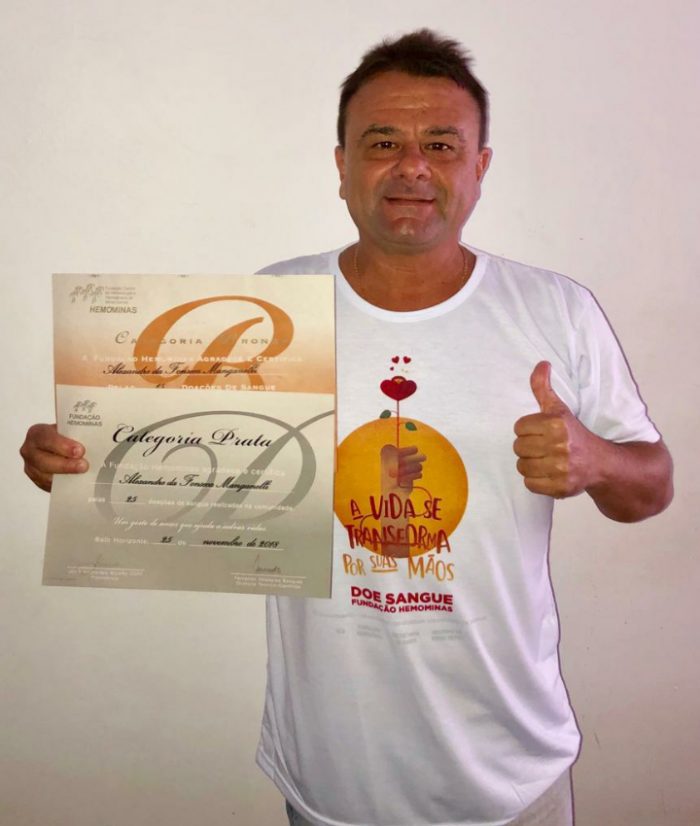 Rumo ao ouro: Depois de conquistar o certificado de doador de sangue, categoria bronze, outorgado pela Fundação Hemominas, Alexandre Manganelli exibe, com orgulho, seu novo certificado de prata e já anuncia que vai em busca do ouro.