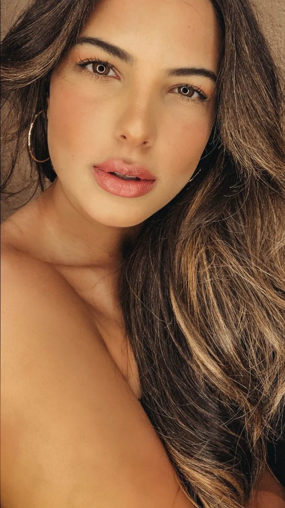 A Miss Juiz de Fora CNB 2019, Luísa Rocha, iluminando a coluna dominical Foto: Mônica Rocha