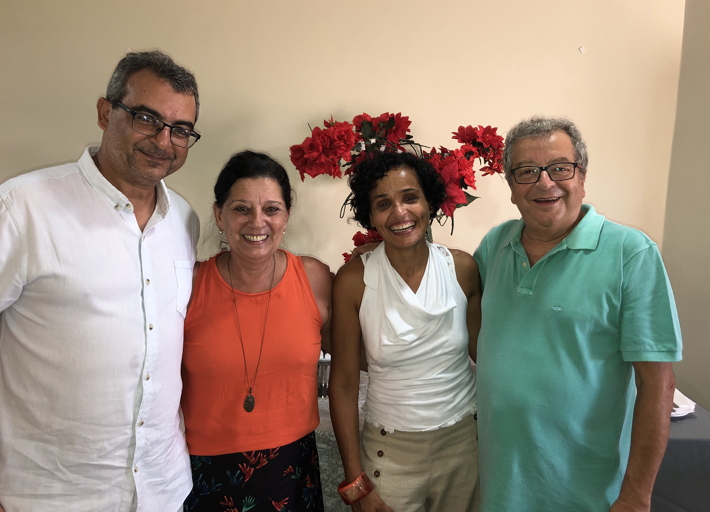 Ivan Elias e Mônica Valentin ladeando Cândida e Mário Augusto de Lery Santos, em recente almoço libanês, no Parque Dilermano Cruz