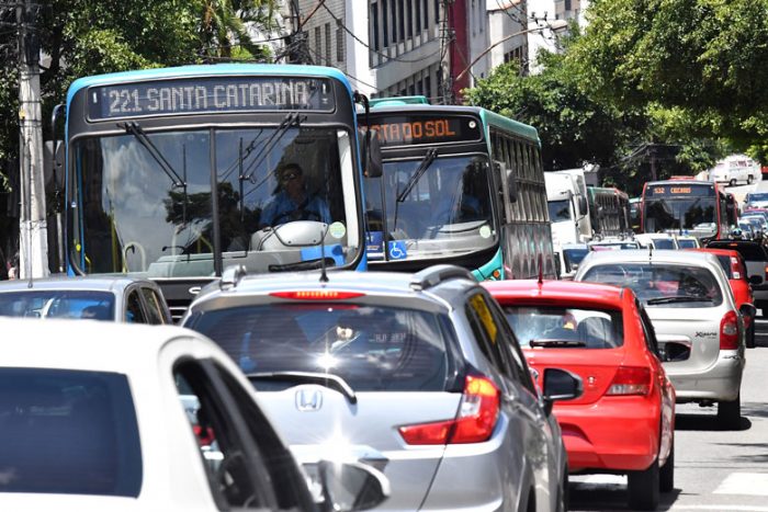 Sobrecarga no trânsito leva risco à Andradas 2 avenida andradas Marcelo Ribeiro