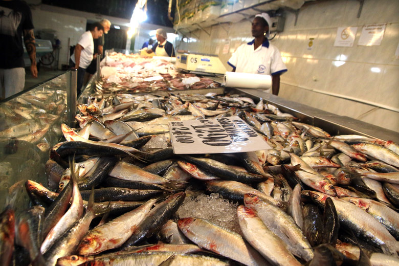Consumidores movimentam peixarias na Quarta-feira de Cinzas 1 dentropeixaria by fernando priamo