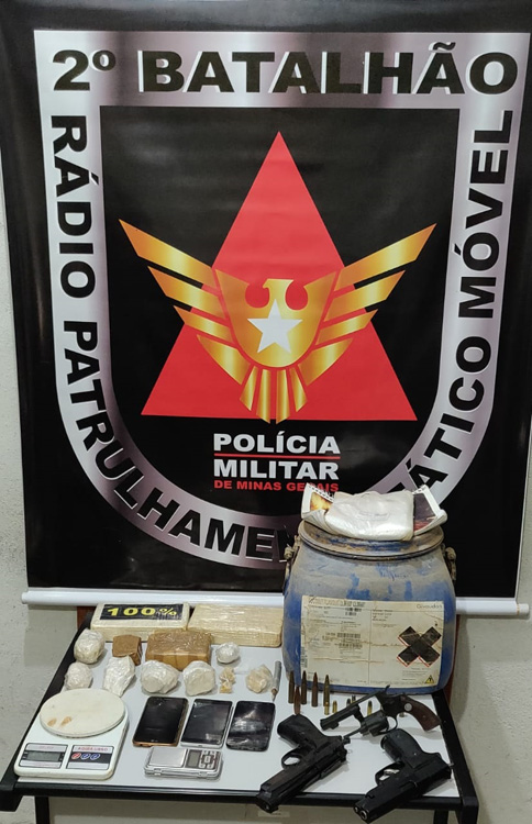 PM encontra cocaína enterrada dentro de tambor 1 drogas enterradas divulgação PM