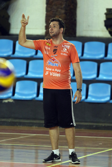 Após ano no vermelho, JF Vôlei foca em base coordenada por Marcão 1 esp Marcão JF Vôlei foto Fernando Priamo interna