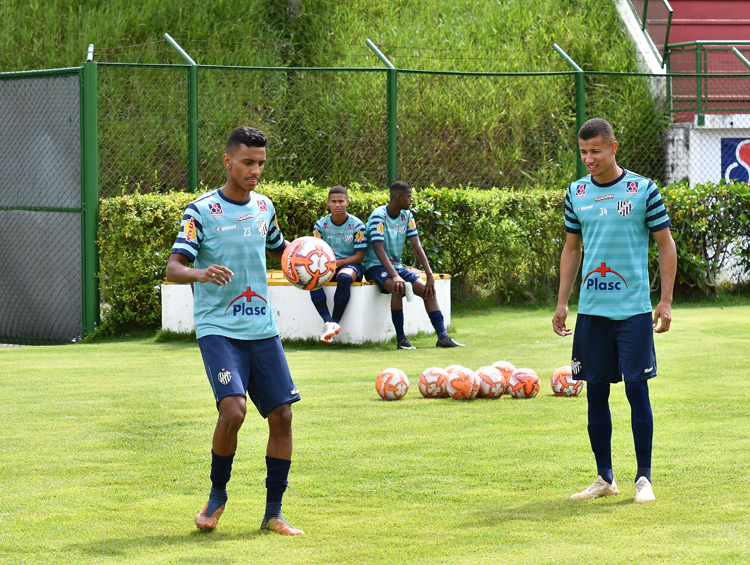 Beto e André Luiz são apresentados e explicam saídas e negociação com o Tupi 3 esp Tupi Pablo esq e Cleiton foto Marcelo Ribeiro
