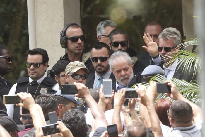 Lula promete ao neto que irá provar sua inocência 1 lula no enterro do neto