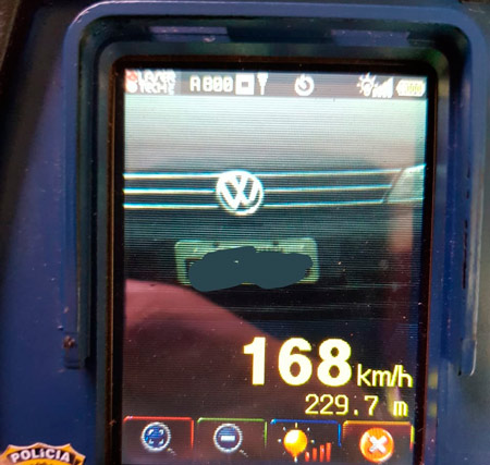 PRF de Leopoldina flagra moto a 166 km/h na BR-356 1 prf carro1