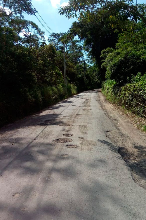 rua com buracos2