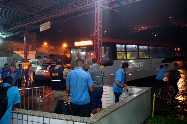 CPI da Câmara visita garagem de ônibus e constata irregularidade 2 ônibus cpi visita