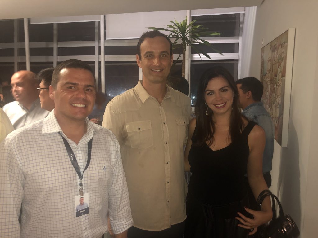 O diretor da Inter, Edinho Almeida e o ‘pole position’ da Estrela Alta, Rodrigo Mendonça (com Beatriz) 1 Encontro com CR 240419 IMG 5181 enviada pelo Cesar Romero