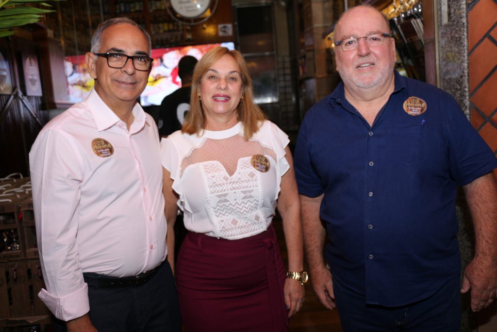 O prefeito Antônio Almas e a primeira-dama Eloísa com o anfitrião Sérgio Alves 1 IMG 0045