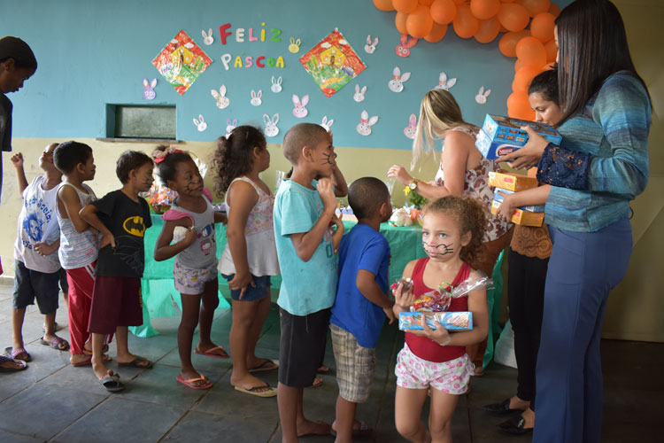 Crianças da Barreira do Triunfo participam de caça aos chocolates 1 curumim 2 byCarlos Mendonça