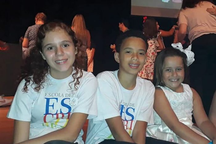 Alunos de JF recebem prêmio de literatura 1 escritores