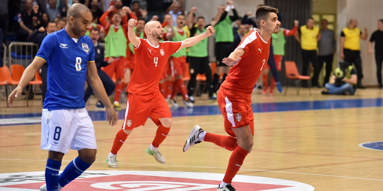 Com juiz-forano, Seleção Brasileira de Futsal é derrotada pela Sérvia 2 esp brasil 0 x 3 servia 1 foto divulgação FSS destacada