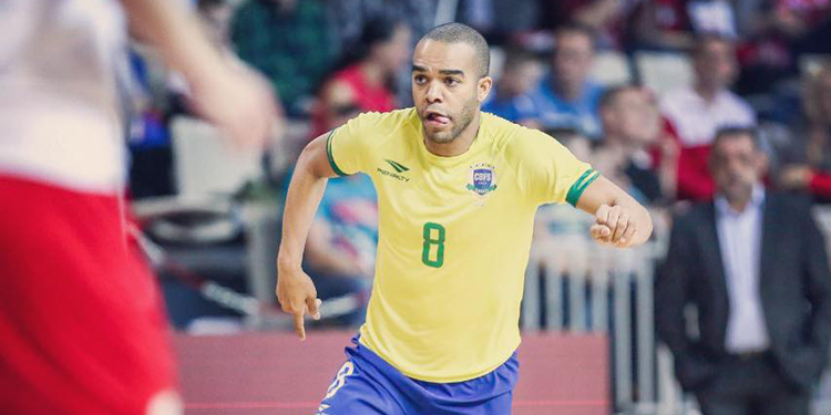 Com Leo Santana, Brasil goleia Sérvia e Polônia no futsal 2 esp futsal Leo Santana reprodução instagram destacada