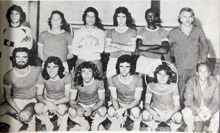 Futebol de salão dos anos 1960 e 1970 em JF é relembrado em livro 2 esp livro Bom Pastor década de 60 com Marcinho destacado foto Marcelo Ribeiro
