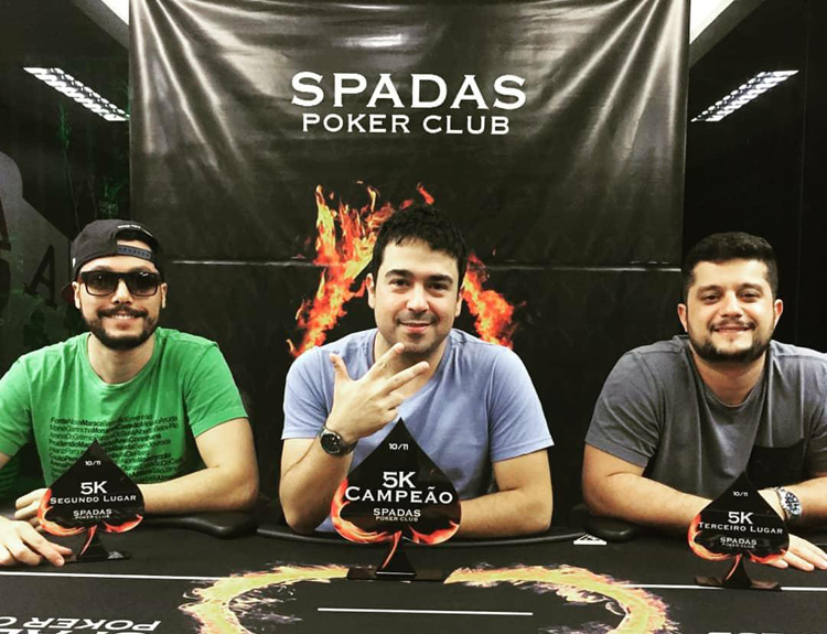 Torneio de pôquer tem R$ 5 mil em premiações e reúne jogadores da região 1 esp poquer Leonardo heredio roberto e vicente lopes arquivo pessoal interna