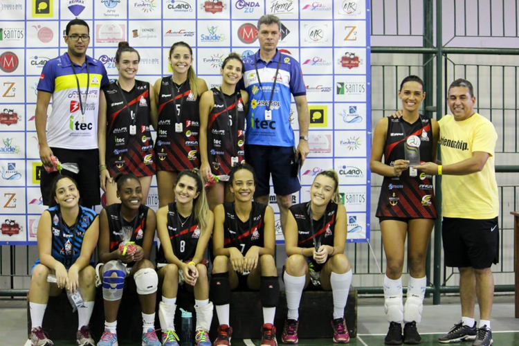 As Cariocas da Gema vencem a 5ª Taça JF de Voleibol 2 esp taça jf volei univolei vice campeã
